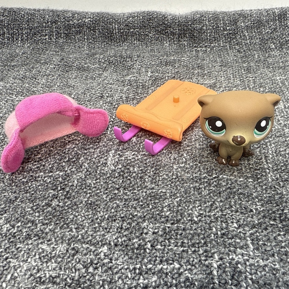 Littlest Pet Shop LPS #1609 Sea Otter Special Edition Pet RARE With Hat and Sled - Picture 2 of 15